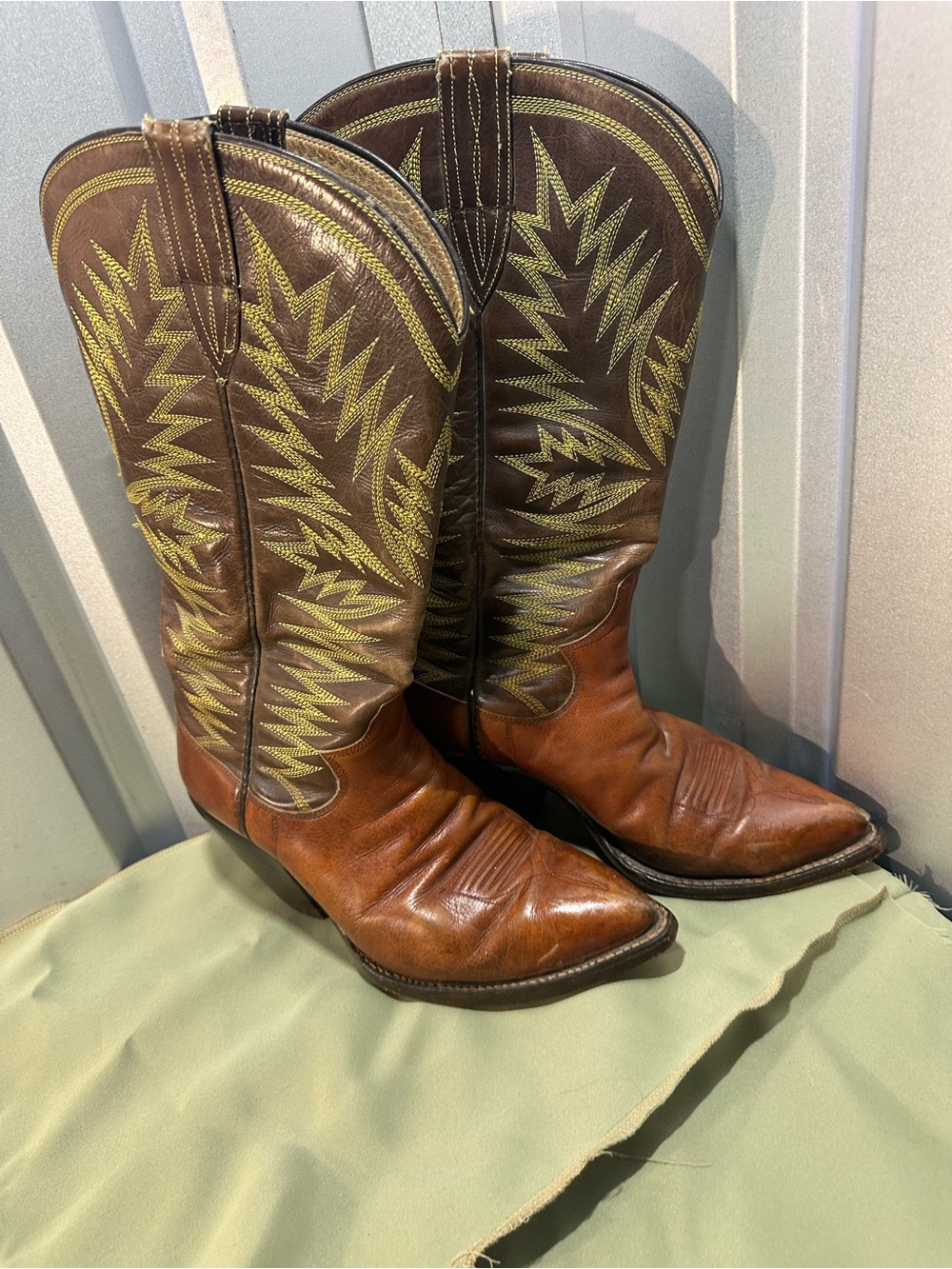 Vintage Western Cowboy Boots Brown Leather Pointed toe